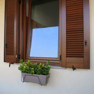 Anthracite Silvano mounted with lowered basket on window with open shutters.